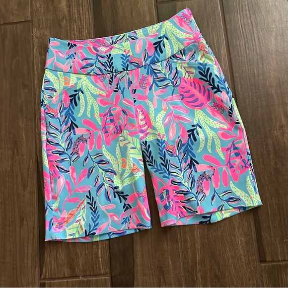 Lilly Pulitzer Reid Pull-On 9" Golf Shorts UPF in You’ve Been Spotted Sz 2 - Picture 3 of 8